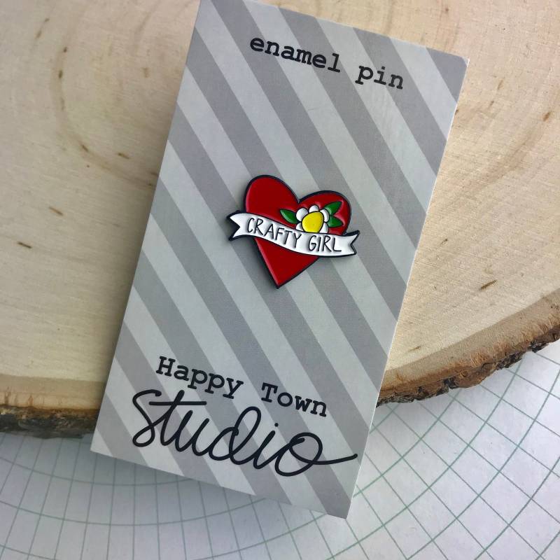 Mädchen Herz Emaille Pin - Happy Town Studio von HappyTownStudio