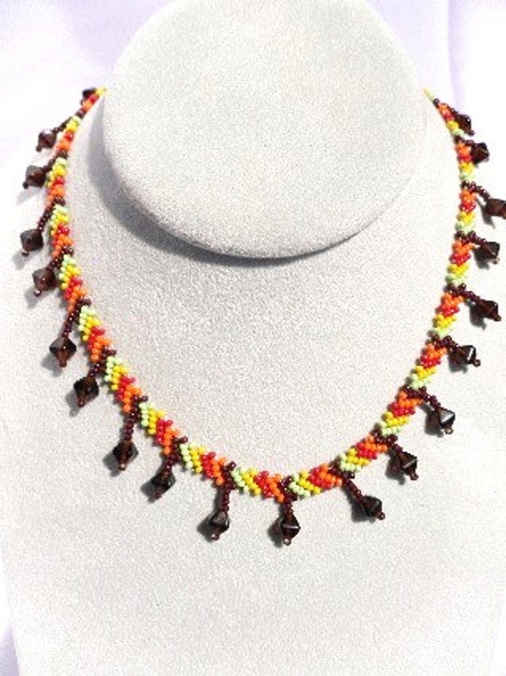 Herbst Inspiriert Gewebt Perlen Halsband Herbst Inspiriert Gewebt Perlen Halsband von HappyTreeFrogStudios