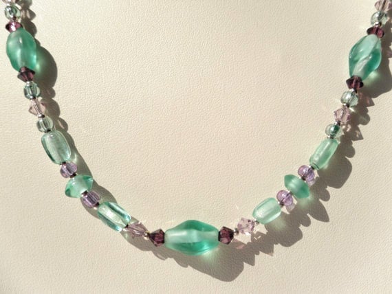 Perlen Halskette Mit Aqua Und Lila Glasperlen Bicone Kristalle Perlen Halskette Mit Aqua Und Lila Glasperlen Bicone Kristalle von HappyTreeFrogStudios
