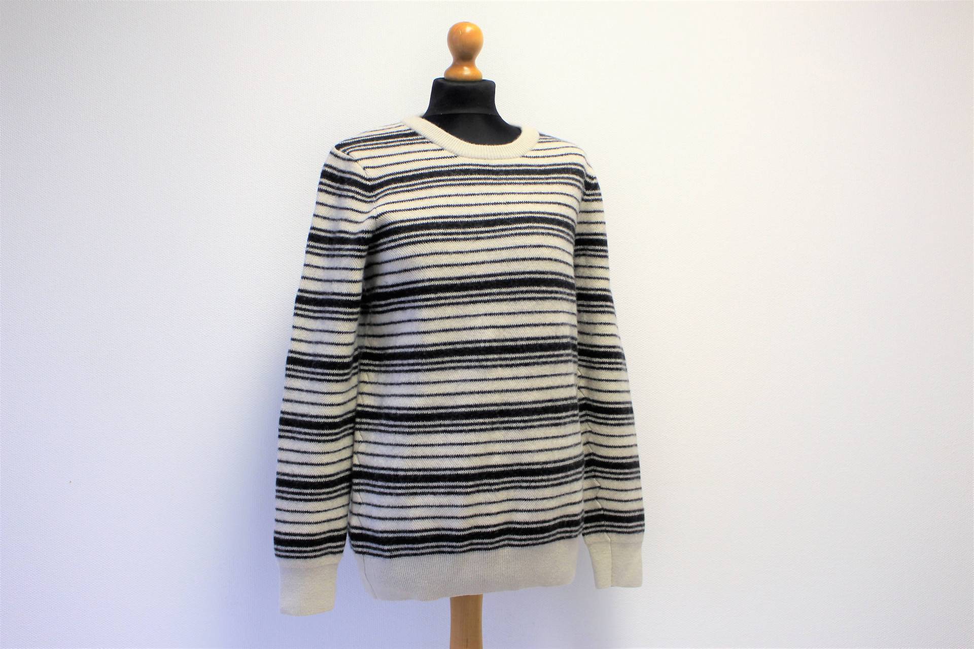 Jahrgang Wolle Pullover Mario Conti Schwarz Weiß Unisex Winter Gemusterten Traditionelle Strickjacke Medium | W, Größe Klein | M Jahrgang Wolle Pullover Mario Conti Schwarz Weiß Unisex Winter Gemusterten Traditionelle Strickjacke Medium | W, Größe Klein | M von HappyVintageHunter