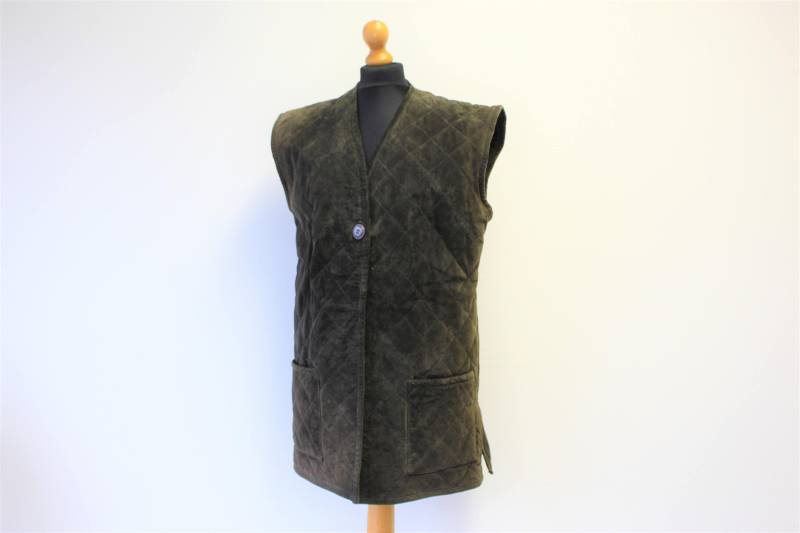 Lange Braune Wildleder Weste Mia Damen Echtleder Dunkelbraun Gesteppt Hippie Boho Oberbekleidung Größe Medium Lange Braune Wildleder Weste Mia Damen Echtleder Dunkelbraun Gesteppt Hippie Boho Oberbekleidung Größe Medium von HappyVintageHunter