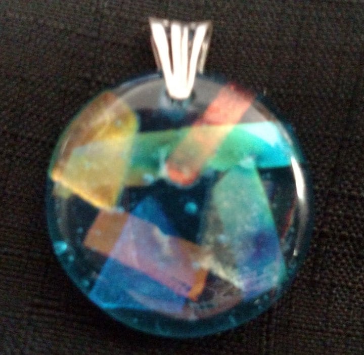 Handgemachter Türkis Blauer Quarz Kreis Anhänger Mit Sterling Silber Öse Handgemachter Türkis Blauer Quarz Kreis Anhänger Mit Sterling Silber Öse von HappyfishSmilingstar