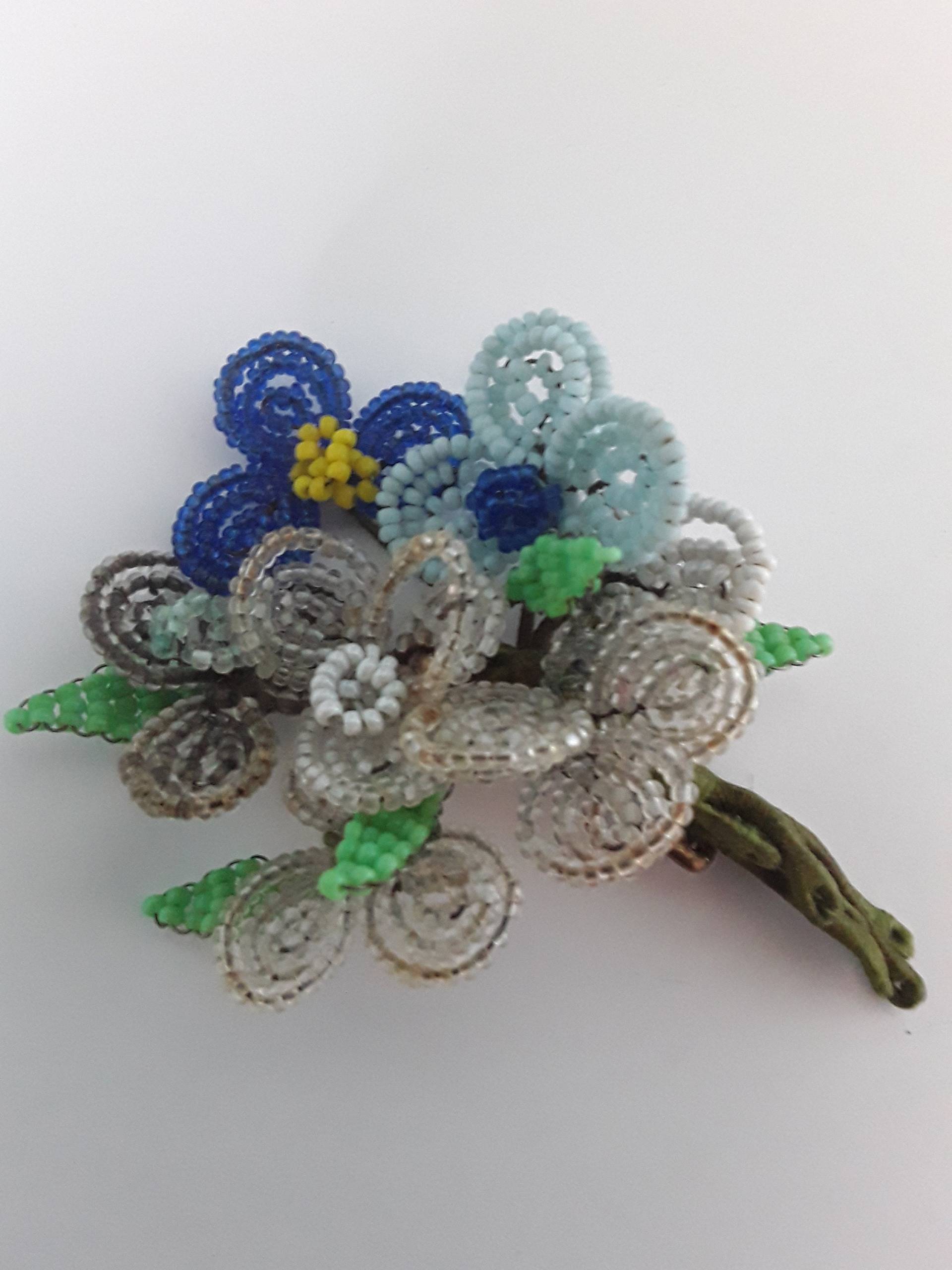 Antike Florale Perlenbrosche Antike Florale Perlenbrosche von Happyhellenvintage