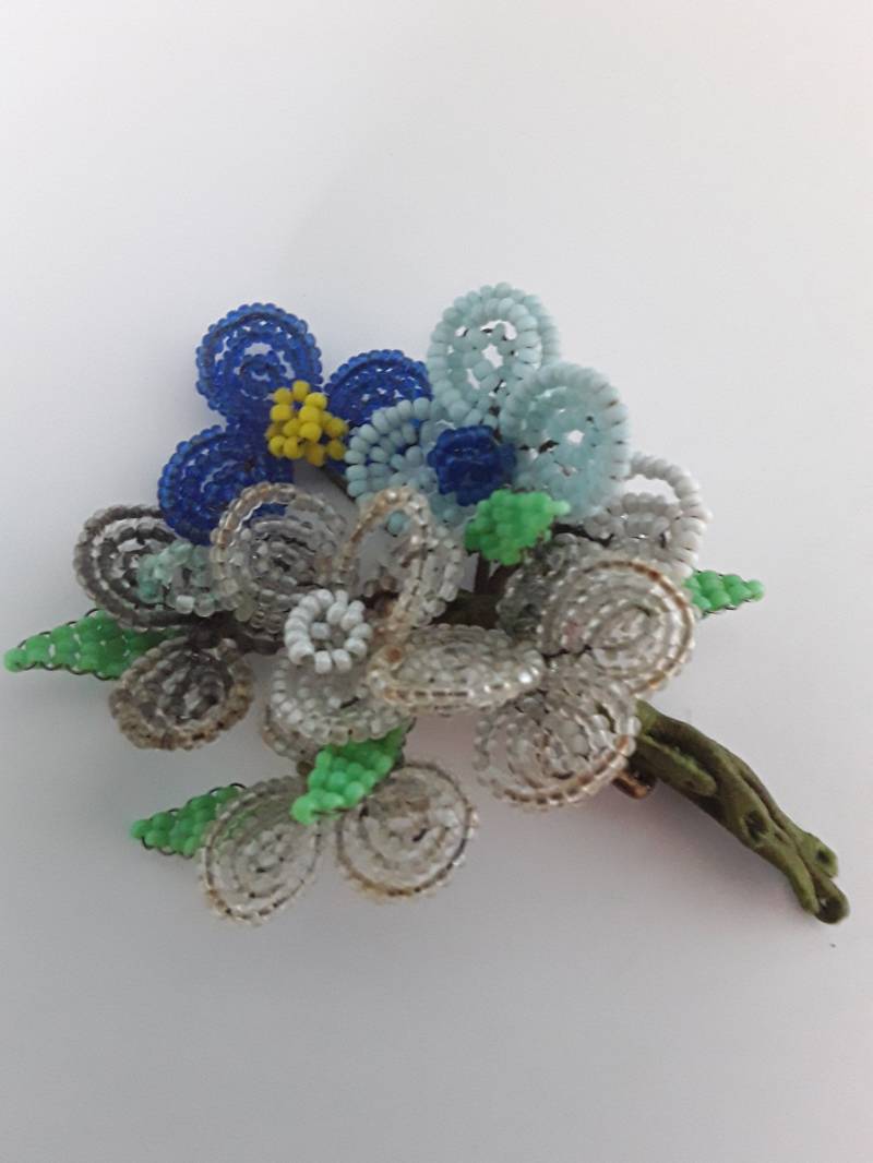 Antike Florale Perlenbrosche Antike Florale Perlenbrosche von Happyhellenvintage