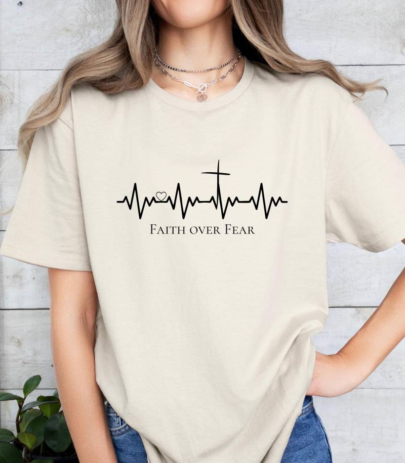 Christliches T-Shirt Religiöses Geschenk Christliche Kleidung Spirituelle Christlich Shirt Faith Over Fear Motivierendes Christliches T-Shirt Religiöses Geschenk Christliche Kleidung Spirituelle Christlich Shirt Faith Over Fear Motivierendes von HappyliSoulDesign