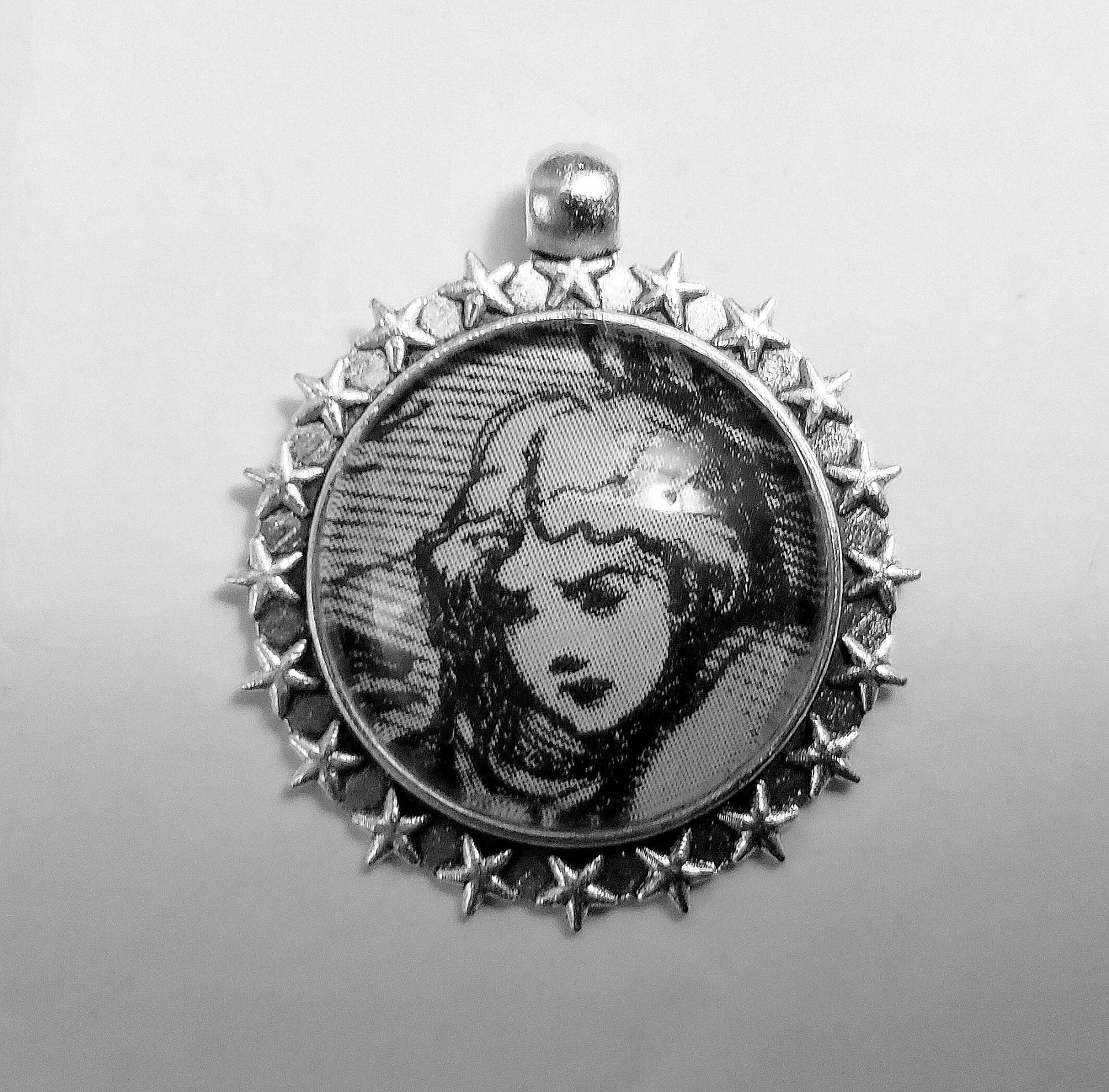Cabuchon Pendant-Frau Beschuldigt Hexenkessel Vintage-Foto von HaradaArt