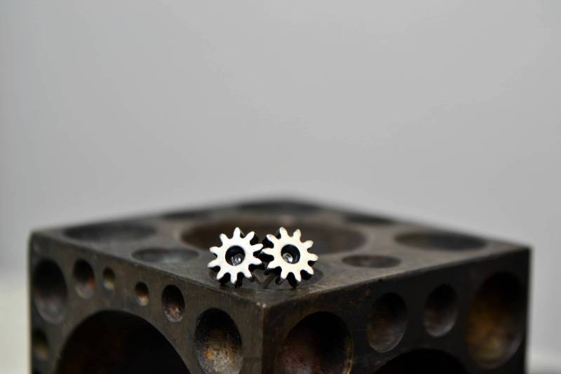 Herren Ohrringe, Steampunk Industrie Schmuck Zahnrad Post Ohrstecker, 925 Sterling Silber, Biker Punk von HardResols
