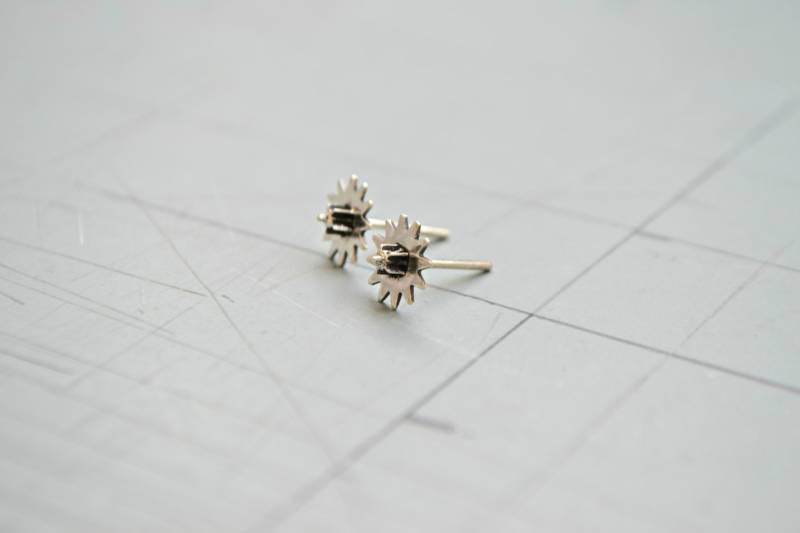 Steampunk Ohrringe, Herren Ausrüstung Rustikale Zahnrad Post Ohrstecker, 925 Sterling Silber Industrie Punk Edgy Ohrringe von HardResols