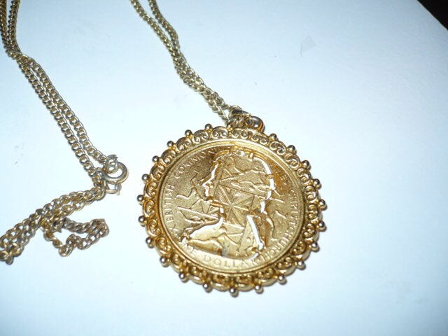 Ausgeschnitzte Münzkette Elizabeth Ll Neuseeland 1974 Halskette Ausgeschnitzte Münzkette Elizabeth Ll Neuseeland 1974 Halskette von HardyJewels