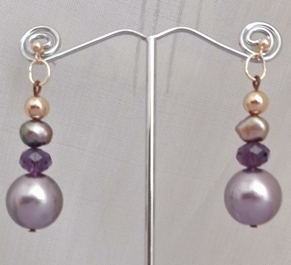 Glänzende Zarte Handgemachte Baumeln Ohrringe, Rosa Lila Rose Gold Ohrstecker, Süßwasserperlen, Kristall. Einzigartige Tolle Geschenkidee Für Sie Glänzende Zarte Handgemachte Baumeln Ohrringe, Rosa Lila Rose Gold Ohrstecker, Süßwasserperlen, Kristall. Einzigartige Tolle Geschenkidee Für Sie von HareFlairJewelry