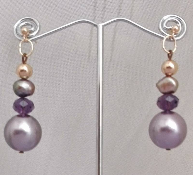 Glänzende Zarte Handgemachte Baumeln Ohrringe, Rosa Lila Rose Gold Ohrstecker, Süßwasserperlen, Kristall. Einzigartige Tolle Geschenkidee Für Sie Glänzende Zarte Handgemachte Baumeln Ohrringe, Rosa Lila Rose Gold Ohrstecker, Süßwasserperlen, Kristall. Einzigartige Tolle Geschenkidee Für Sie von HareFlairJewelry