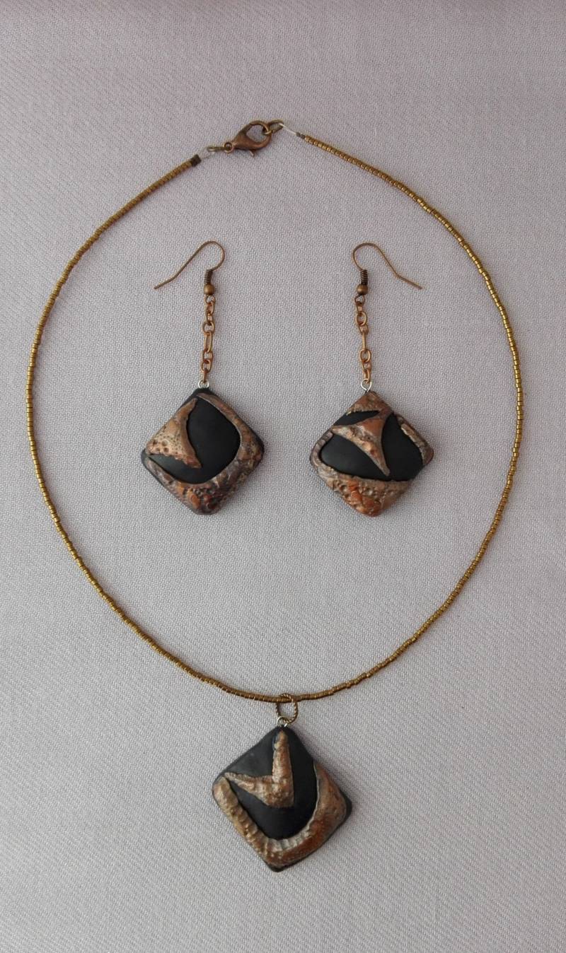 Handgemachte Ohrringe Dunkelblau Und Kupfer/Bronze Aus Fimo, Sehr Hell, 3D Geprägt Wie Gehämmert Kupfer, Große Geschenkidee Für Sie Handgemachte Ohrringe Dunkelblau Und Kupfer/Bronze Aus Fimo, Sehr Hell, 3D Geprägt Wie Gehämmert Kupfer, Große Geschenkidee Für Sie von HareFlairJewelry