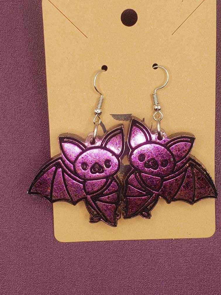 Farbwechsel Lila Nach Gold Resin Fledermaus Ohrringe von HareandHartCreations