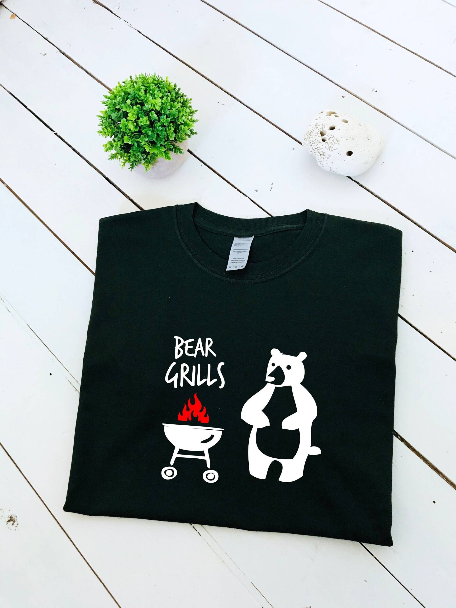 Bär Grills Bedrucktes T-Shirt, Verschiedene Größen Und Farben, Herren & Frauen Top, Kindergrößen, Lustiges Shirt, Grafik-T-Shirts, Perfektes Geschenk von HareandmoonCrafts