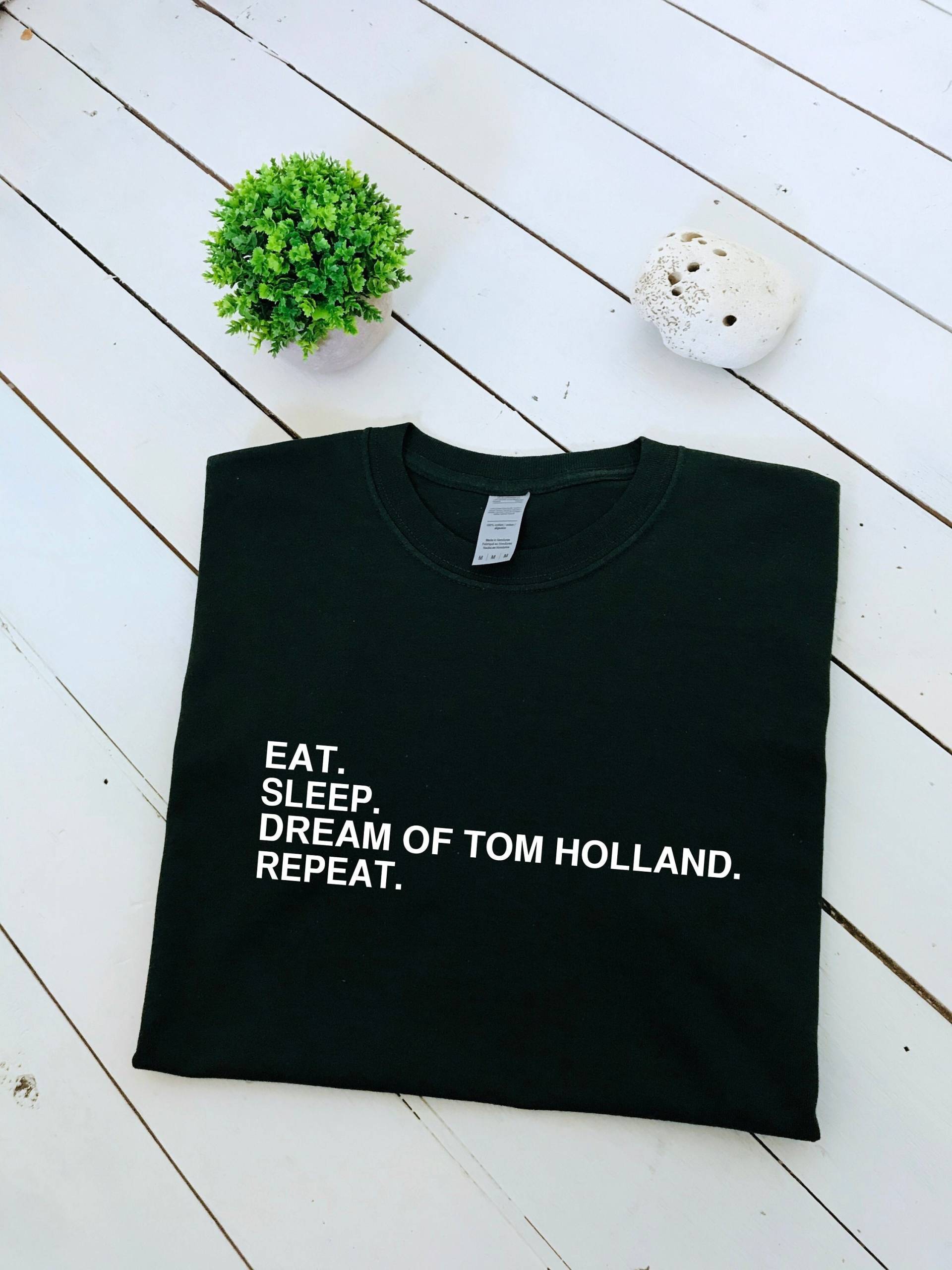 Dream Of Tom Holland & Repeat Print T-Shirt, Unisex, Verschiedene Größen Und Farben, Herren Damen Top von HareandmoonCrafts