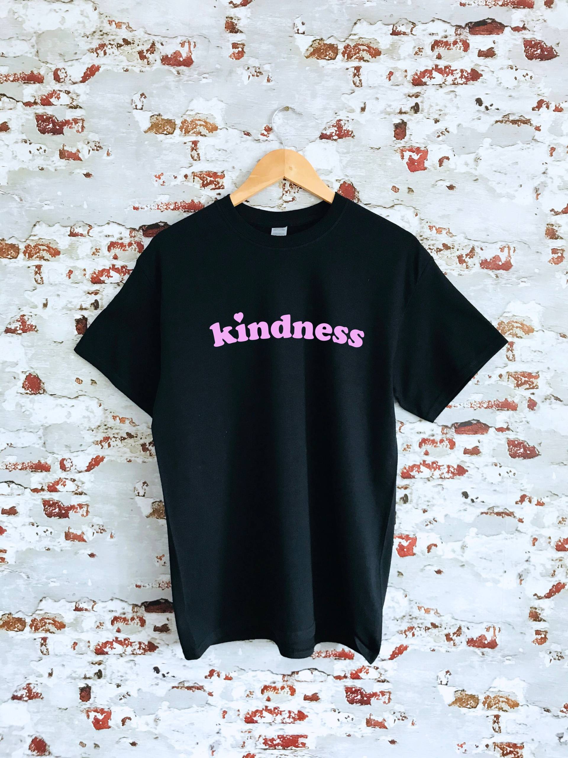 Kindness Slogan T-Shirt, Frauen Größen, Verschiedene Größen Und Farben, Selbstwertgefühl, Gute Vibes, Motivierend, Mindfulness Tshirt von HareandmoonCrafts