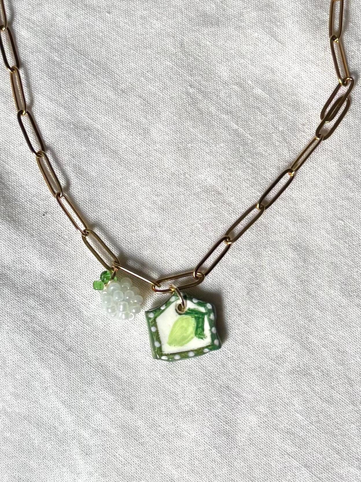 Handgemachte Limette Charm Halskette Perlen Ton Anhänger, Christliches Geschenk Handgemachte Limette Charm Halskette Perlen Ton Anhänger, Christliches Geschenk von HarestonHillCo
