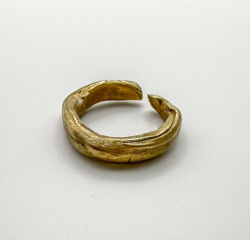 Voller Runder Ring, Bandbronzering, Zierlicher Stapelringe, Moderner Bandring, Bronze-Schmuck, Fester Bronzering, Designer-Ring von HaritopoulouGallery
