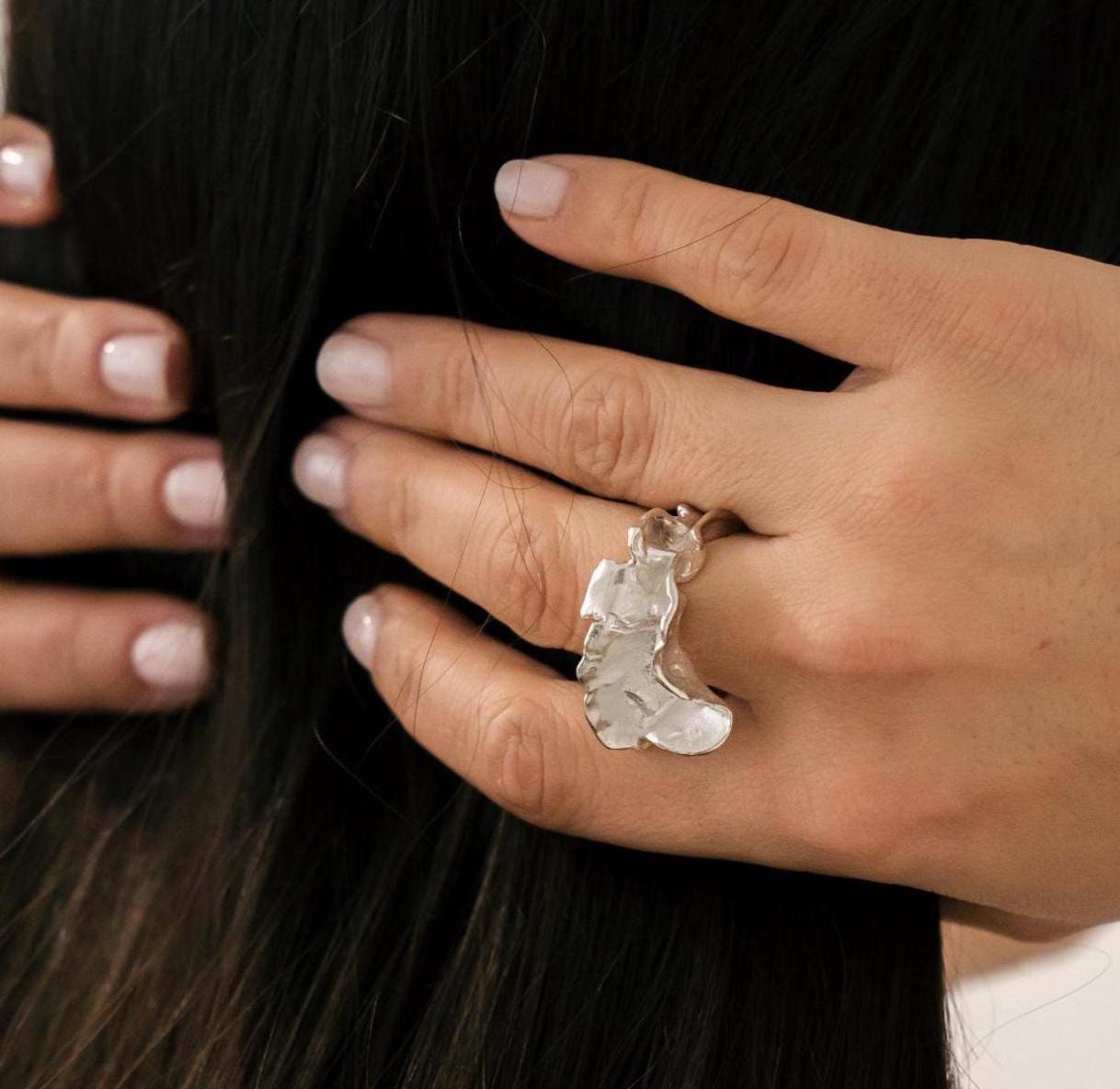 Welle Sterling Silber Ring - Skulpturaler Massiv Statement Ring, Verstellbarer Designer Inspiriert Von Meereswellen, Handgemachter Schmuck Welle Sterling Silber Ring - Skulpturaler Massiv Statement Ring, Verstellbarer Designer Inspiriert Von Meereswellen, Handgemachter Schmuck von HaritopoulouGallery