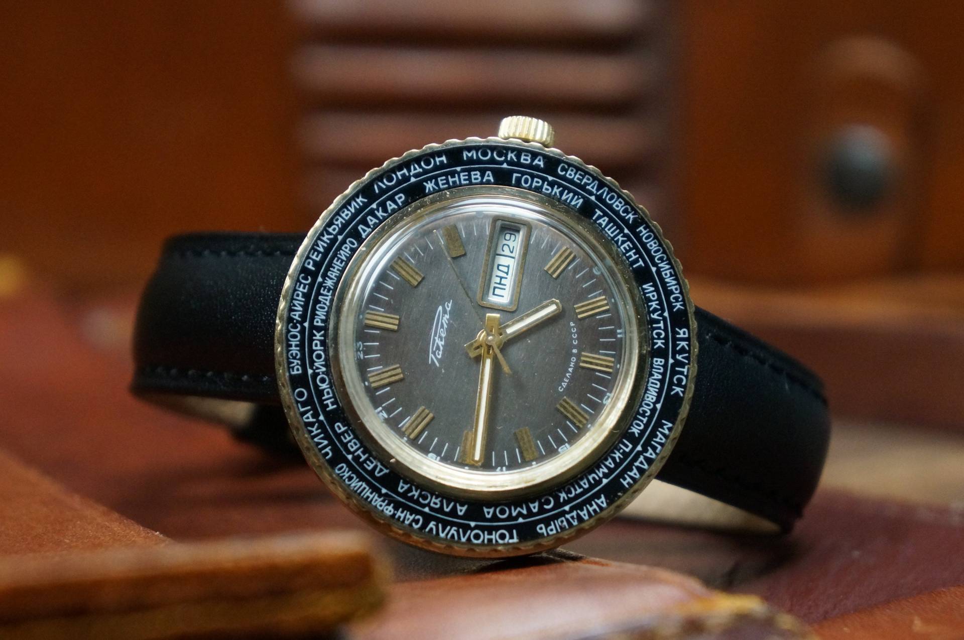 Raketa Uhr, Vintage Herrenuhren, Armbanduhr, Uhr Für Männer, Antike Kalenderuhr von HarlanVintageStore