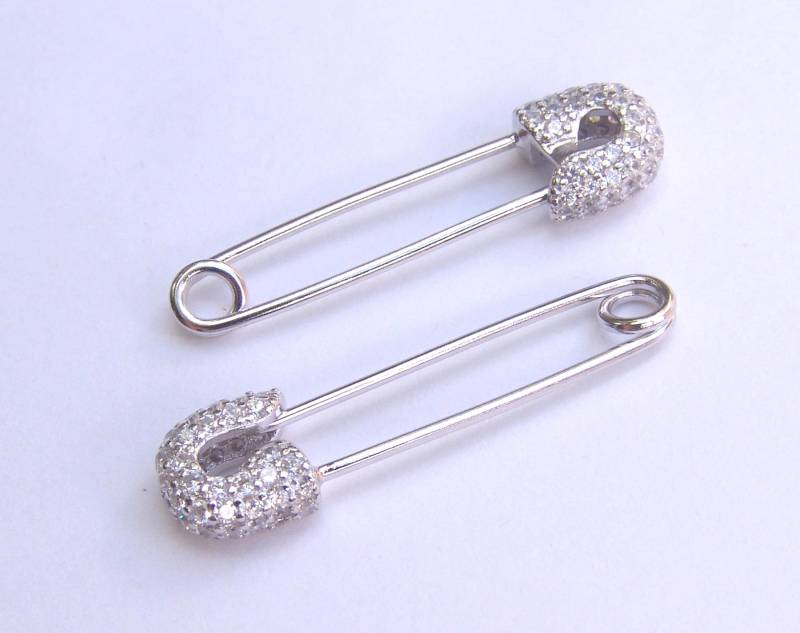 Sicherheitsnadel Ohrringe. Sterling Silber | 925/ Messing - Weiß Gold Überzogen. Retro Pavé Ohrringe Sicherheitsnadel Ohrringe. Sterling Silber | 925/ Messing - Weiß Gold Überzogen. Retro Pavé Ohrringe von HarleyJewelry