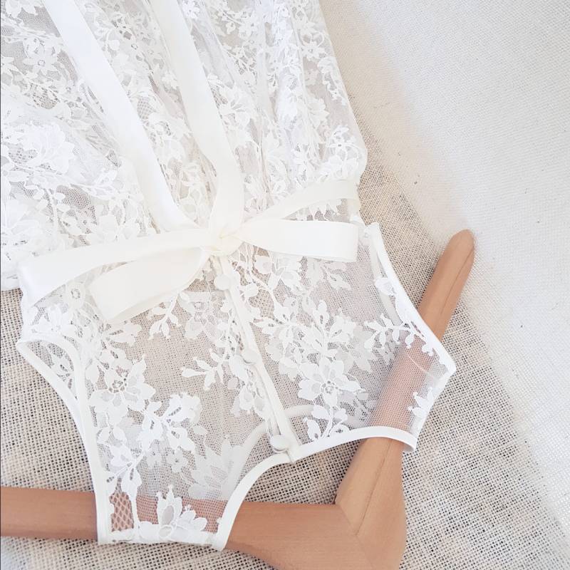 Lange Spitze Baby Gesammelt Erbstück Taufe Blume Mädchen Overlay Kleid Pini Rock von HarlowBabyau