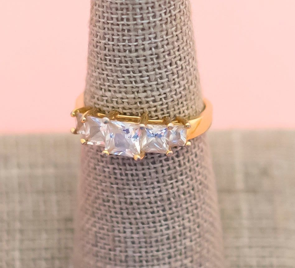 Vintage Diamant Quadrate Gold Ton Ring | Größe 7 H25 von HarmonyVintageStore