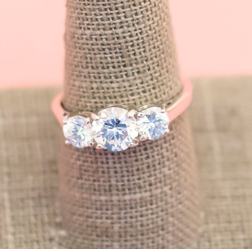 Vintage Triple Diamond Supremacy Ring | Größe 9 Avon H25 Vintage Triple Diamond Supremacy Ring | Größe 9 Avon H25 von HarmonyVintageStore