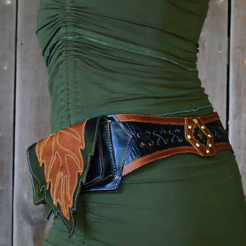 Gürteltasche Aus Leder ~ Hüfttasche Gürtel Mit 4 Taschen Und Blattmuster Hippie Chic Festival Der Wilde Gürteltasche Aus Leder ~ Hüfttasche Gürtel Mit 4 Taschen Und Blattmuster Hippie Chic Festival Der Wilde von HarmonyWearDesigns