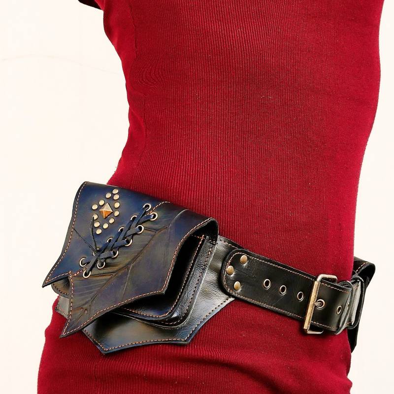 Gürteltasche ~ Hüfttasche Aus Leder Festival Und Reisetasche Schwarzer Brauner Gürtel Der Forest von HarmonyWearDesigns