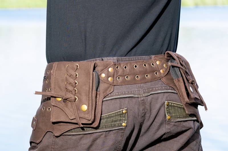 Gürteltasche ~ Hüfttasche Braune Baumwolle Mit 5 Täschen Unisexe Der Twist Gürtel Gürteltasche ~ Hüfttasche Braune Baumwolle Mit 5 Täschen Unisexe Der Twist Gürtel von HarmonyWearDesigns