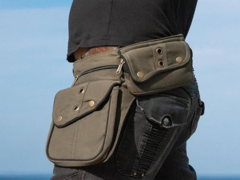 Gürteltasche ~ Hüfttasche Festival Und Reisegürtel Mit 7 Taschen Grüne Baumwolle Schwarzer Randborte Der Nebulabelt Gürteltasche ~ Hüfttasche Festival Und Reisegürtel Mit 7 Taschen Grüne Baumwolle Schwarzer Randborte Der Nebulabelt von HarmonyWearDesigns