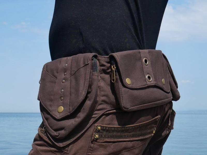 Gürteltasche ~ Taschengürtel Mit 6 Taschen Braune Baumwolle Unisex Der Cosmosbelt Gürteltasche ~ Taschengürtel Mit 6 Taschen Braune Baumwolle Unisex Der Cosmosbelt von HarmonyWearDesigns