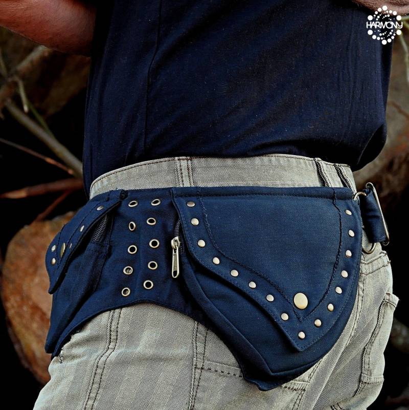 Hüfttasche ~ Taschengürtel 4 Taschen Festivalgürtel Reisetasche Schwarze Baumwolle Unisex Der Venturous Gürtel von HarmonyWearDesigns