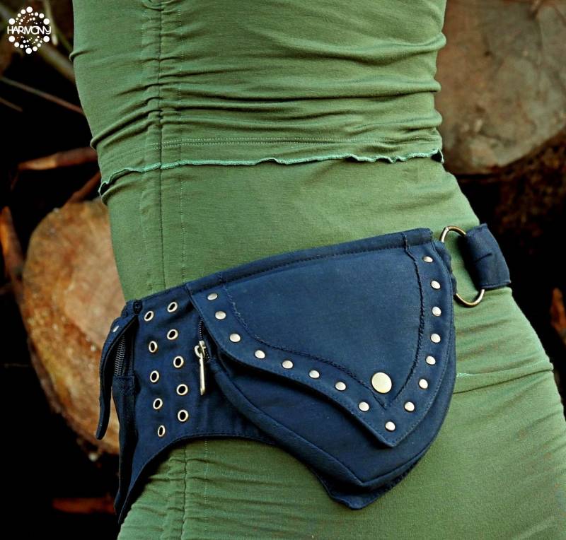 Hüfttasche ~ Taschengürtel Mit 4 Taschen Festival Und Reisegürtel Unisex Schwarze Baumwolle Der Venturous Gürtel Hüfttasche ~ Taschengürtel Mit 4 Taschen Festival Und Reisegürtel Unisex Schwarze Baumwolle Der Venturous Gürtel von HarmonyWearDesigns