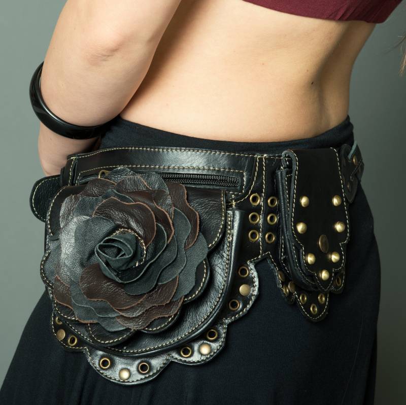 Leder Gürteltasche ~ Gürtel Mit Taschen Hüfttasche Braunen Lederblumen Design 4 Der Flower Power Leder Gürteltasche ~ Gürtel Mit Taschen Hüfttasche Braunen Lederblumen Design 4 Der Flower Power von HarmonyWearDesigns