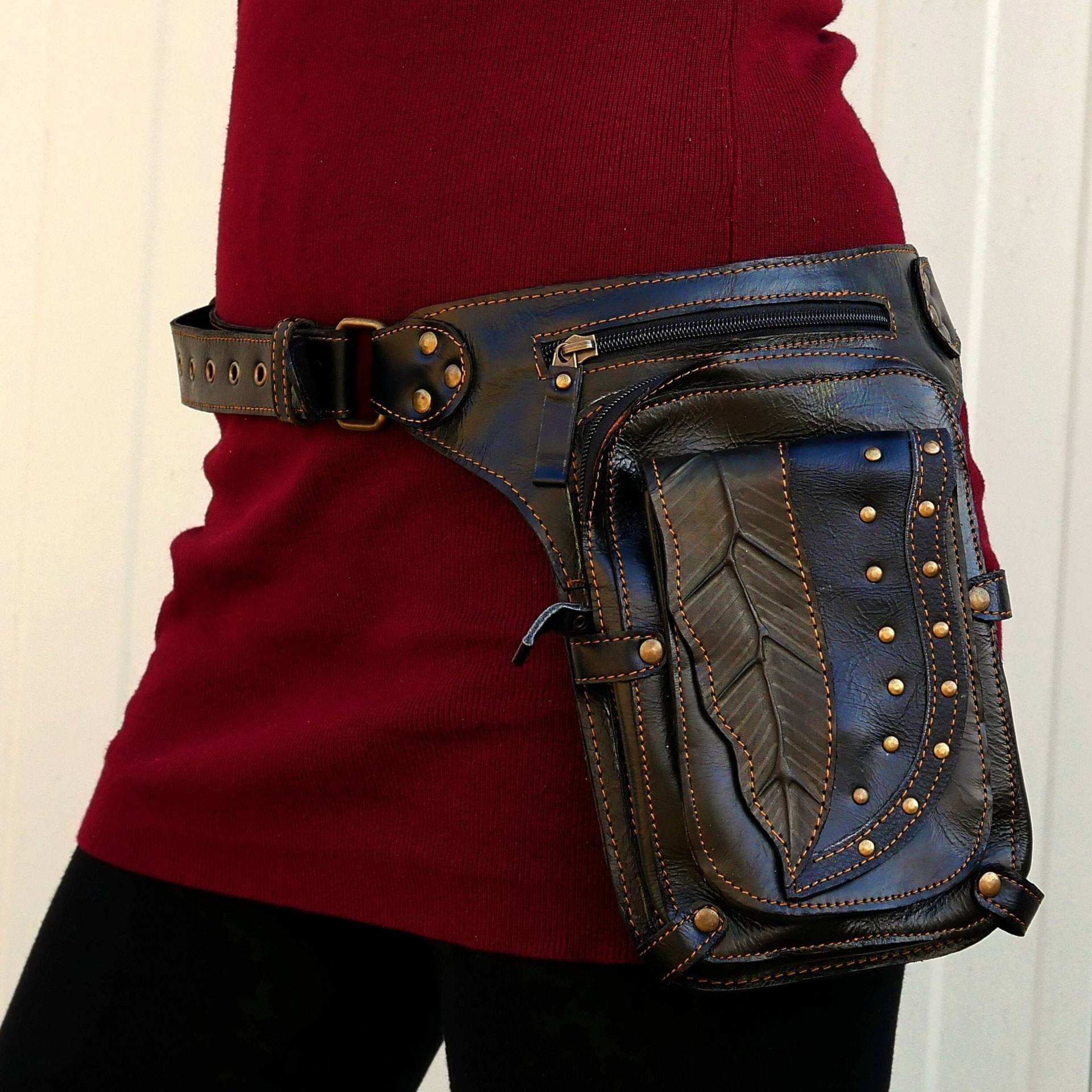 Leder Gürteltasche Mit Abnehmbarem Beinriemen ~ Gehämmertes Blattdesign Der Leaf Gürtel von HarmonyWearDesigns