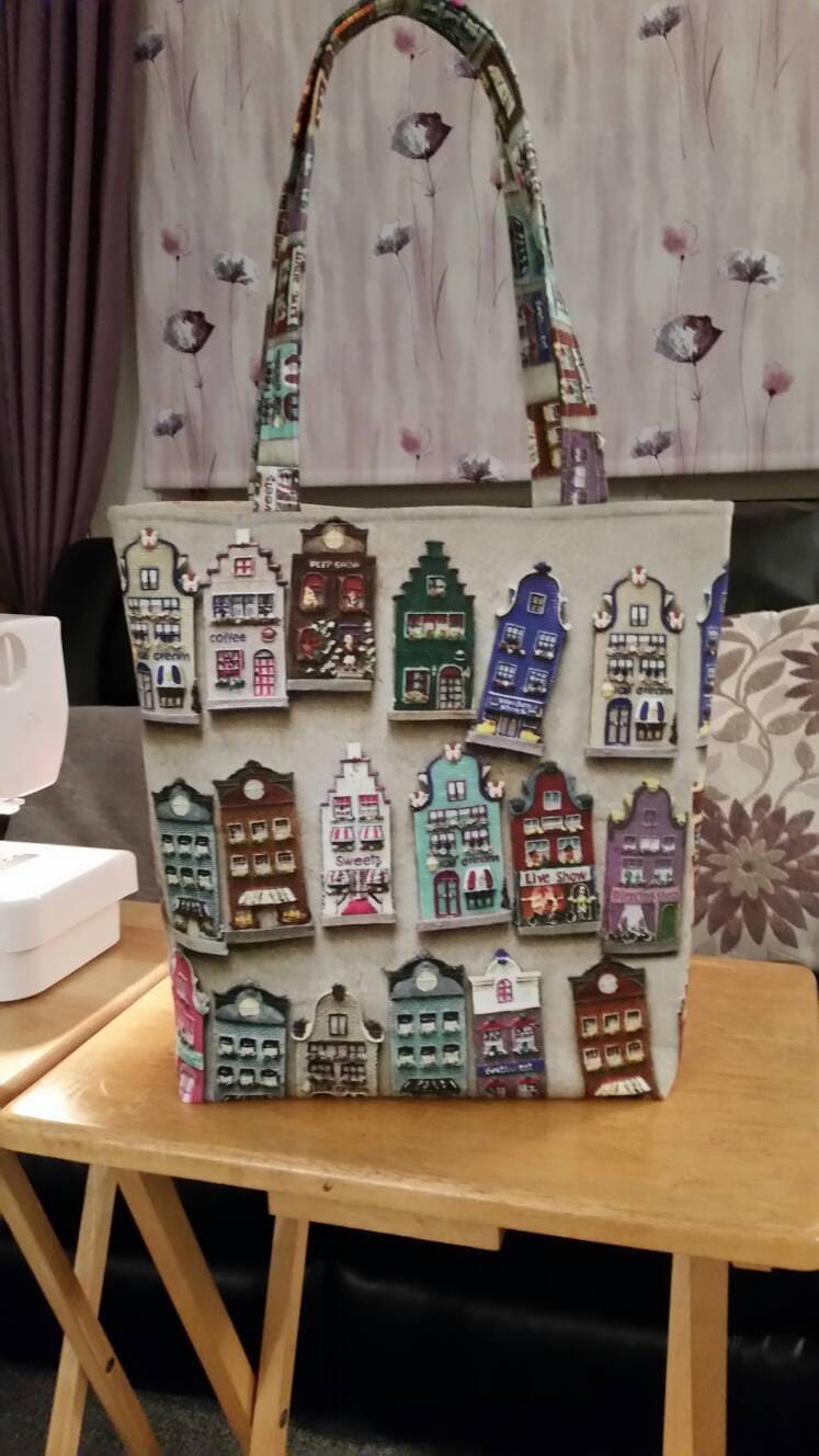 Amsterdam Quirky Houses Einkaufstasche. Hochwertiger Designer Stoff Aus Baumwolle. Mit 3 Innentaschen. Ideal Für Shopping College Oder Das von HarpandBalalaika