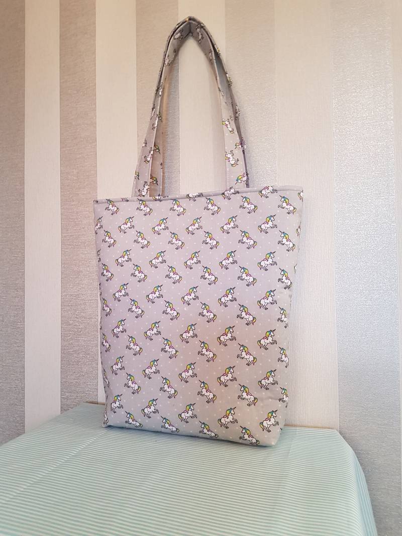 Einhorn Print Shopper/Einkaufstasche. Bunte Einhörner Auf Silbergrau. Shopping, Gym, Uni College Tasche. Mit Taschen von HarpandBalalaika