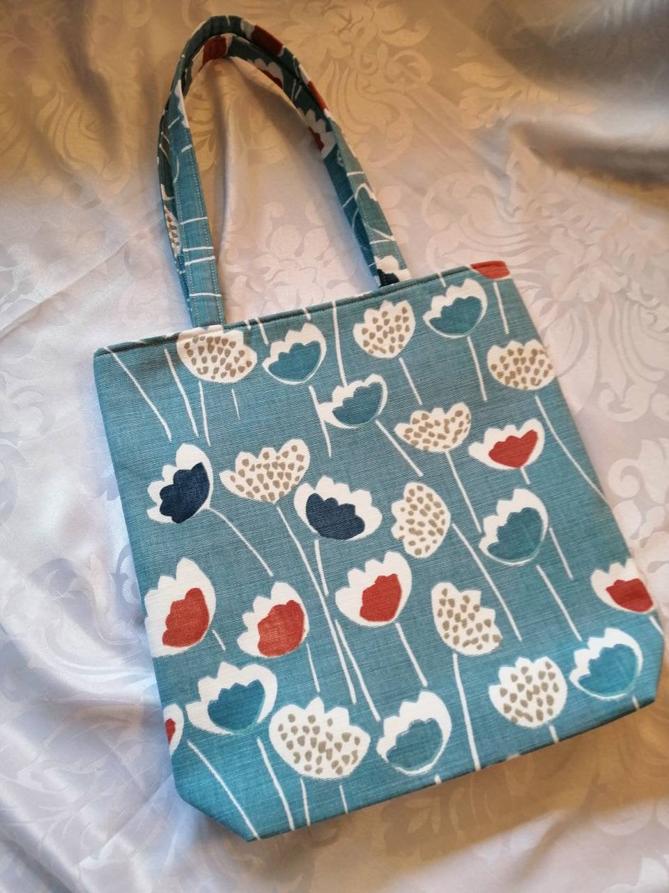 Hübsche Blaue Tasche Mit Blumen. Einkaufen, Fitnessstudio, Schule, Arbeit, Tasche. Geschenk Für Frauen, Mädchen, Mama von HarpandBalalaika