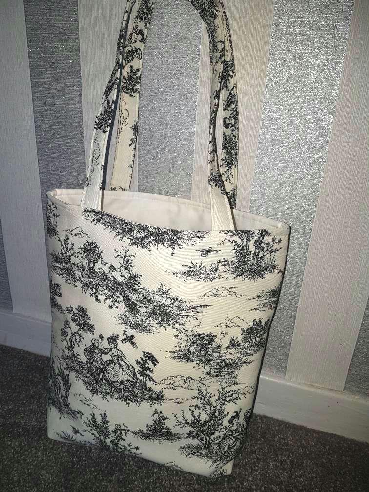 Toile De Jouy Tote/Shopper Tasche in Schwarz Auf Elfenbein Hintergrund. Mit Taschen. Turnen Schule Arbeit Einkaufen von HarpandBalalaika