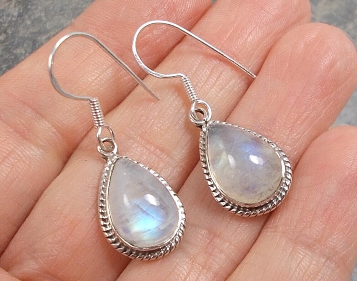 Natürliche Feuer Mondstein Birne Edelstein Ohrring 925 Sterling Silber Drop & Baumeln Boho Ohrringe Handgemachte Geschenk Für Sie/Mom Natürliche Feuer Mondstein Birne Edelstein Ohrring 925 Sterling Silber Drop & Baumeln Boho Ohrringe Handgemachte Geschenk Für Sie/Mom von HarshadGems