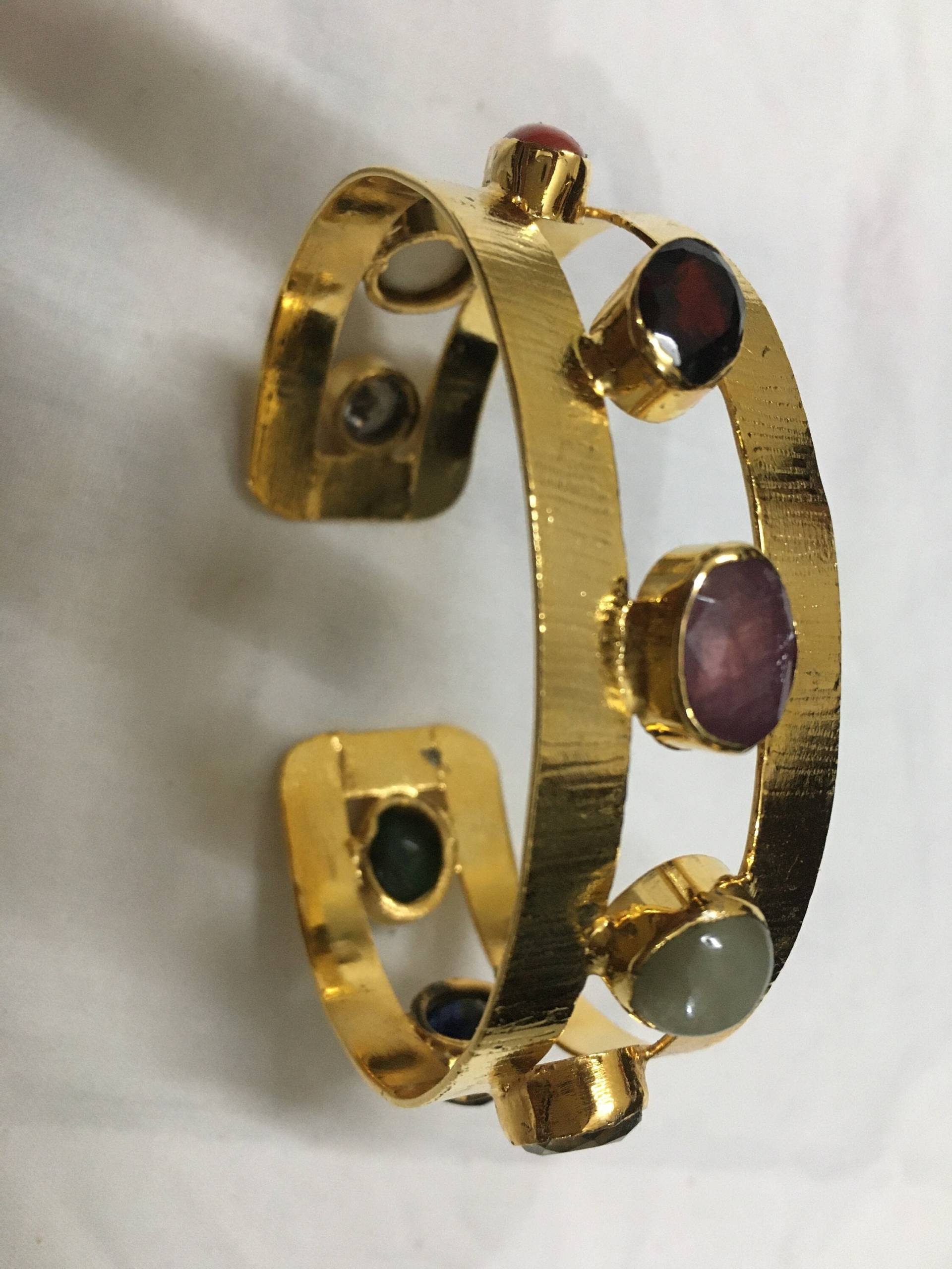 Navratan Unisex Armband , Stones Braslet Handgemachtes Armband, Gebrauchter Halbedelstein Und Edelstein von Harshaliexport