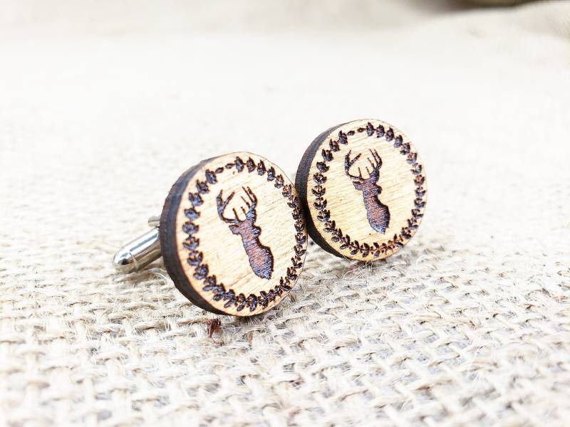 Hirsch Silhouette Manschettenknöpfe, Manschettenknöpfe Aus Holz Mit Wappen, Rustikales Hochzeitsgeschenk Für Bräutigam Oder Trauzeugen von HartGiftCo