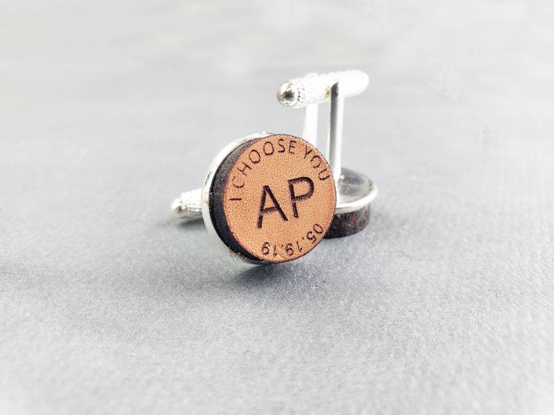 Personalisierte Hochzeit Manschettenknöpfe - Bräutigam Leder Drittes Jahr Jubiläumsgeschenk Für Ihn Initialen von HartGiftCo