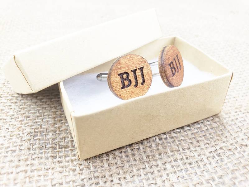 Personalisierte Manschettenknöpfe Kleine Geschenke Für Männer Holz Graviert Monogramm Initial Einzigartige Jungs Geschenk Bräutigam Von Braut von HartGiftCo