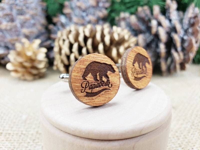 Vatertagsgeschenk Für Neue Väter, Papa Bär Manschettenknöpfe Schwangerschaftansage Geschenk Enthüllen Holzmanschettenknöpfe Andenken Rustikaler von HartGiftCo