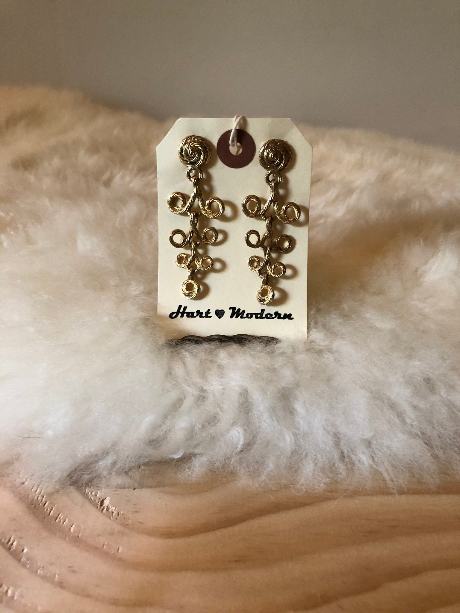 90Er Gold Spirale Hängeohrringe, Vintage Ohrringe, Jahre Throwback Ohrringe 90Er Gold Spirale Hängeohrringe, Vintage Ohrringe, Jahre Throwback Ohrringe von HartModern