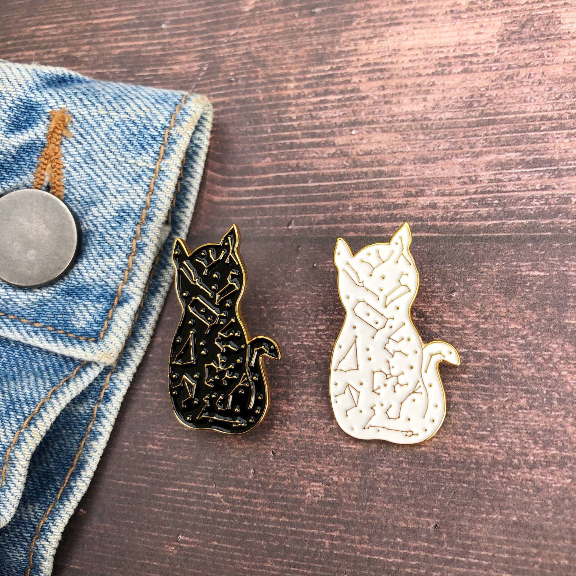 Celestial Star Constellation Katze Emaille Pin | Anstecknadel, Anstecker Geschenk von Hartiful