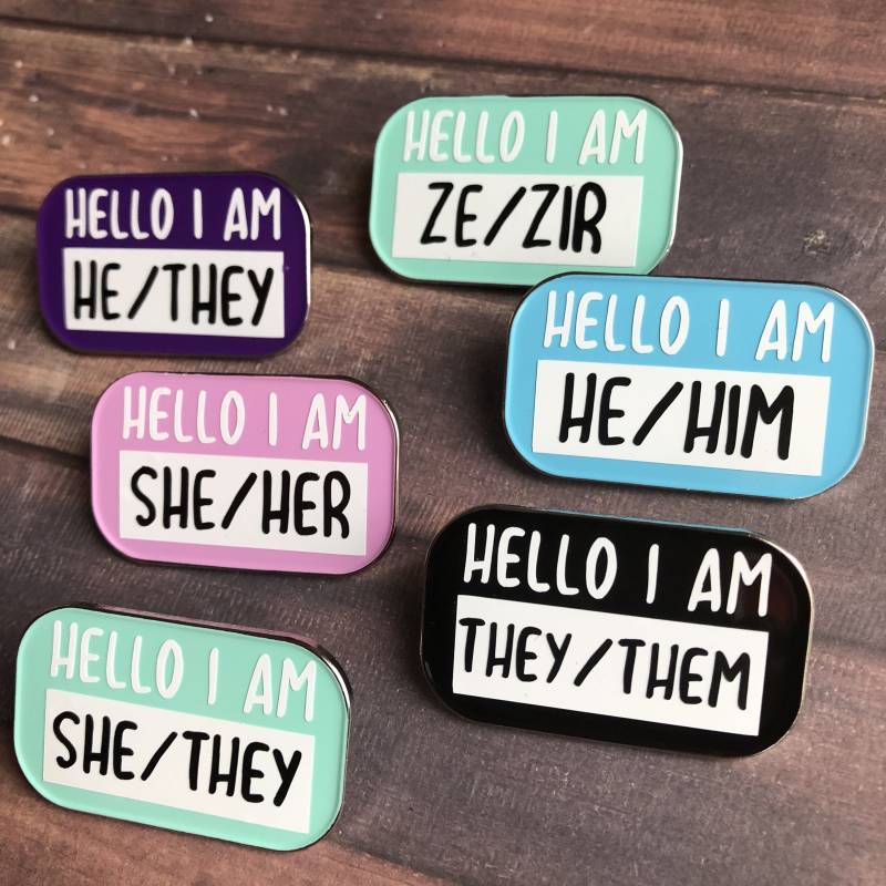 Hello I Am Pronomen/Enamel Pin | Designe Dein Eigenes Namensschild von Hartiful